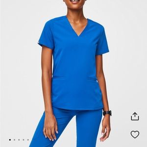 Figs casma three pocket top